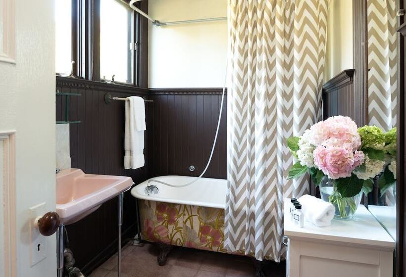 디럭스 룸, Manor House Inn