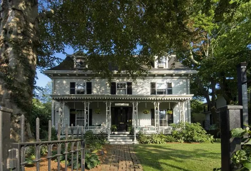Talo 1 Makuuhuone, Marshall Slocum Inn
