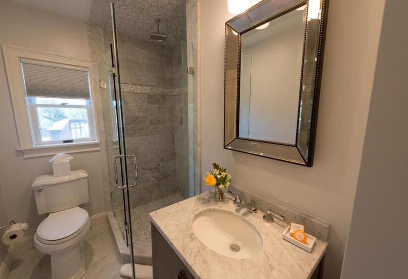 اتاق استاندارد با تخت دو نفره بزرگ, Serenity Inn Newport