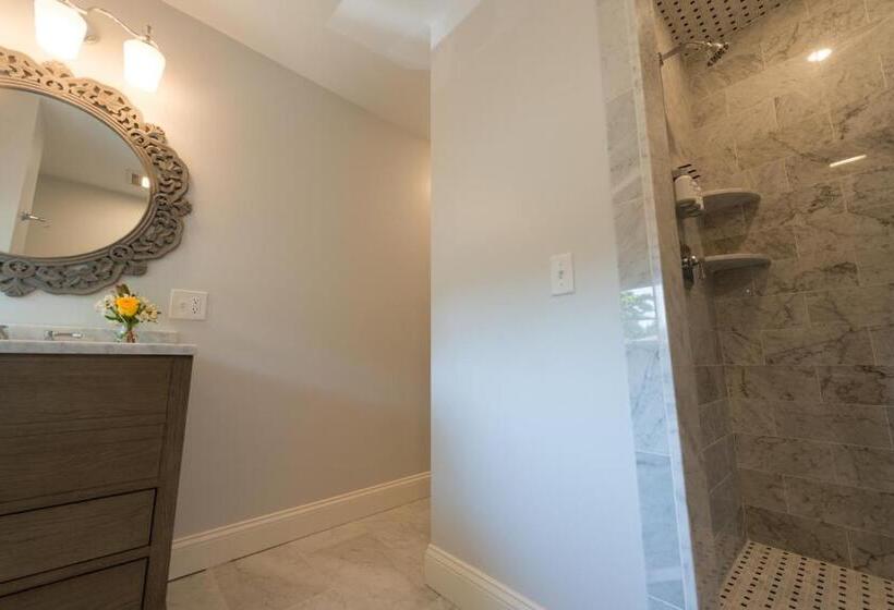 اتاق استاندارد با تخت بزرگ, Serenity Inn Newport