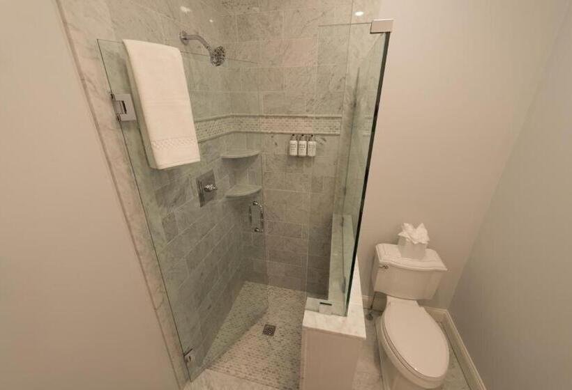 اتاق لوکس با تخت بزرگ, Serenity Inn Newport