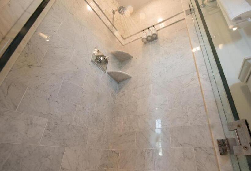 اتاق استاندارد, Serenity Inn Newport