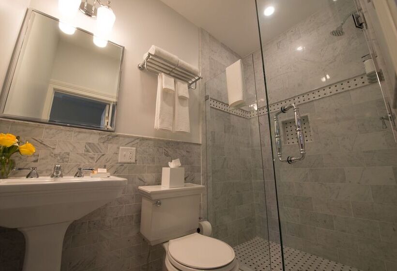 اتاق لوکس, Serenity Inn Newport