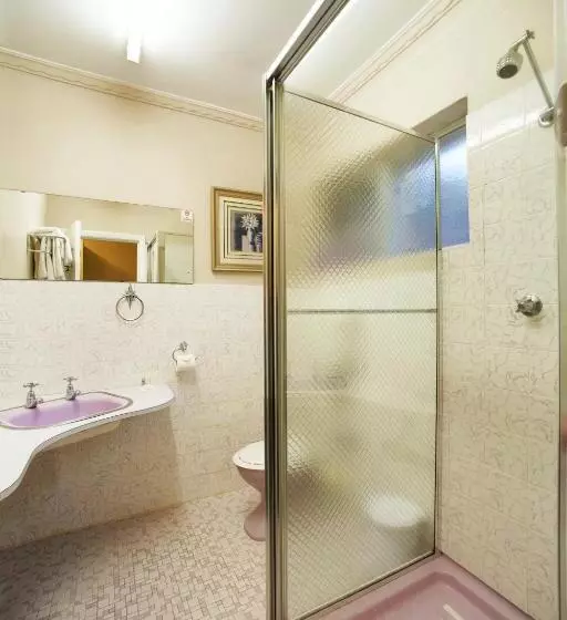 اتاق کلاسیک سه تخته, Burnie Airport Motel