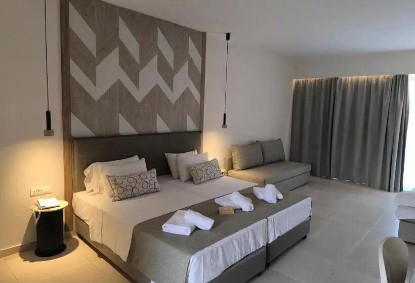 Perhehuone, Asterias Beach Resort