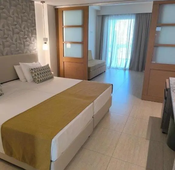 Perhehuone, Asterias Beach Resort