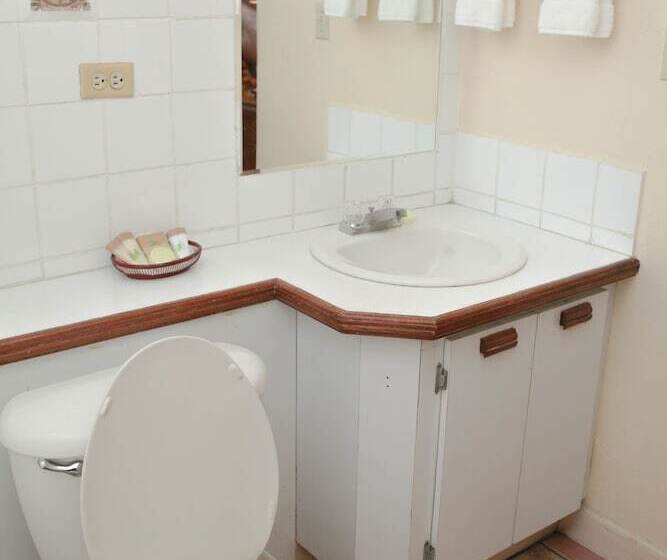 اتاق اجرایی با تخت بزرگ, Heritage