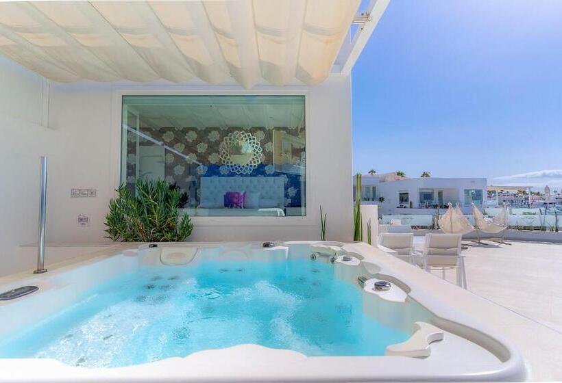 2 Bedrooms Suite Sea View, Lani S Suites De Luxe   Adults Only