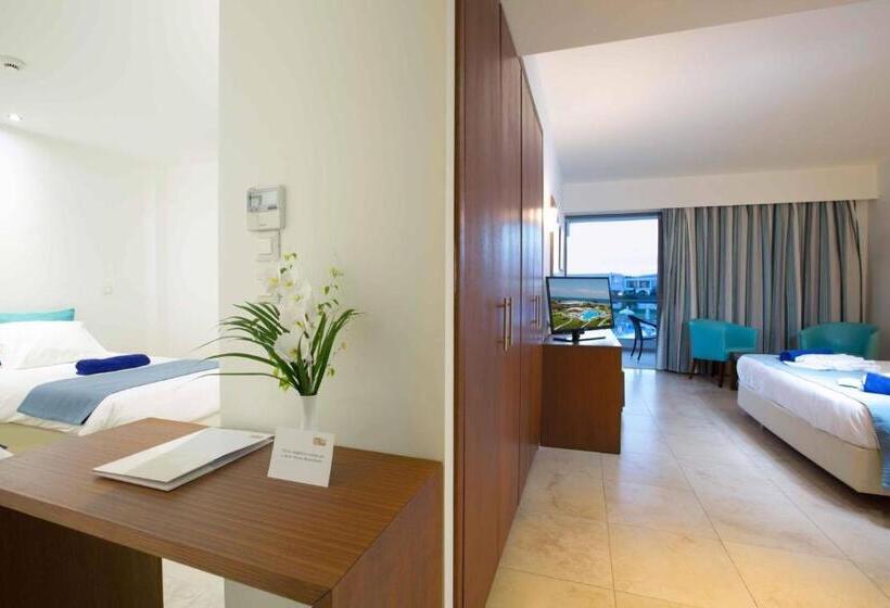 חדר משפחתי, Asterias Beach Resort
