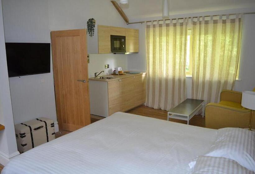 デラックスルーム, The Kingsley At Eversley