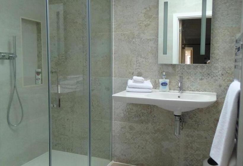 スタンダードシングルルーム, The Kingsley At Eversley