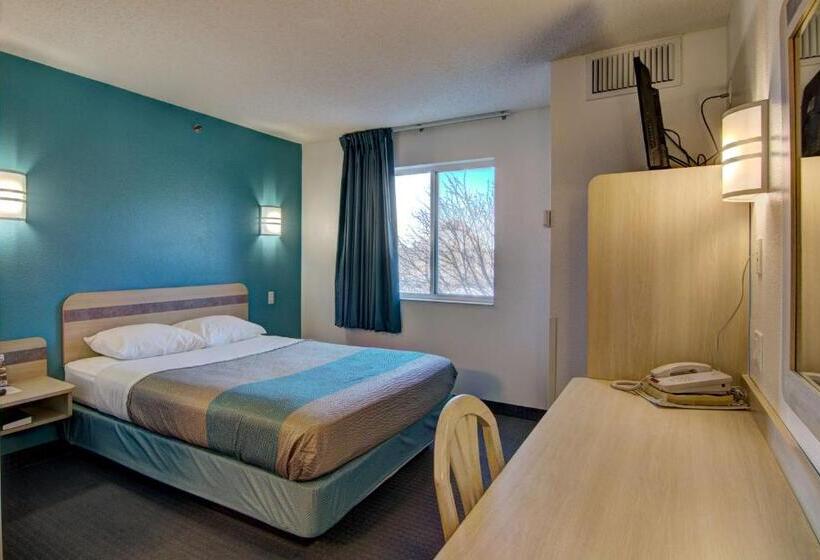 غرفة قياسية لذوى الاحتياجات الخاصة, Econo Lodge