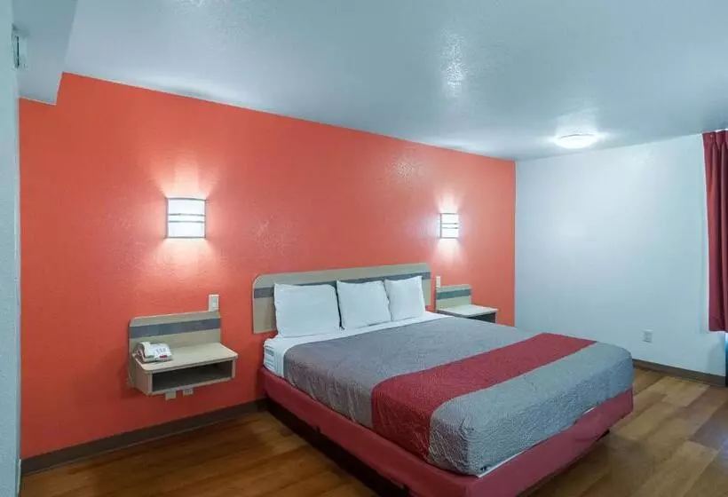 身障者適用キングサイズベッドルーム, Motel 6oklahoma City, Ok  South