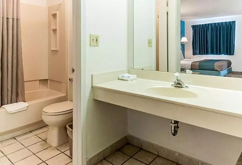 キングサイズベッドのスタンダードルーム, Motel 6southgate, Mi  Detroit