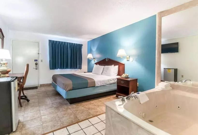 キングサイズベッドのスイートルーム, Motel 6southgate, Mi  Detroit