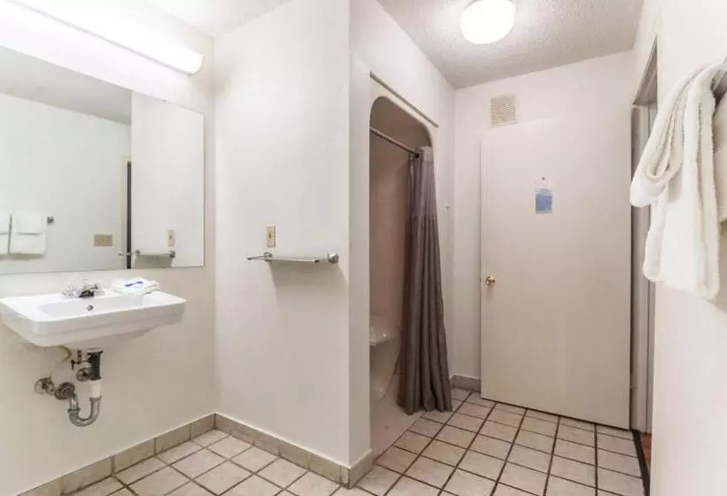 身障者適用スタンダードルーム, Motel 6southgate, Mi  Detroit