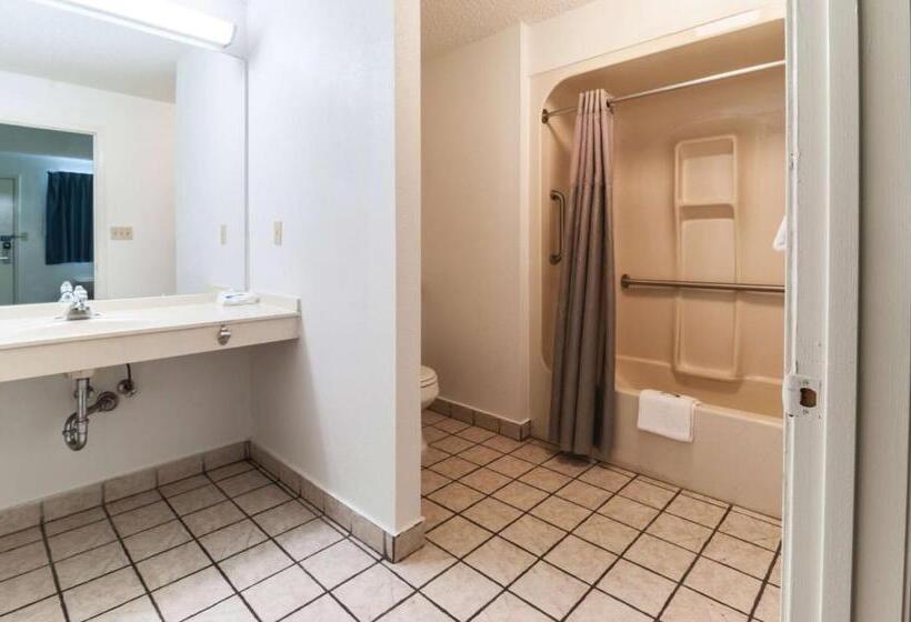 غرفة قياسية لذوى الاحتياجات الخاصة, Motel 6southgate, Mi  Detroit