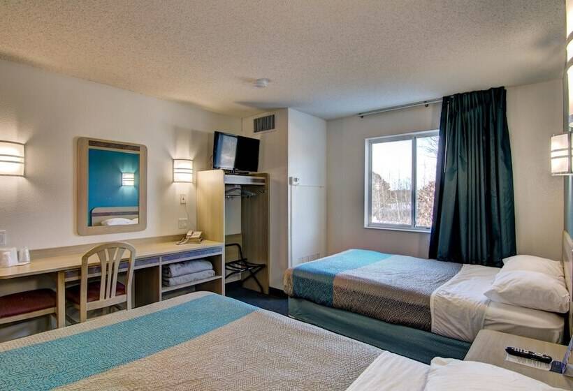 غرفه قياسيه سريرين مزدوجين, Econo Lodge