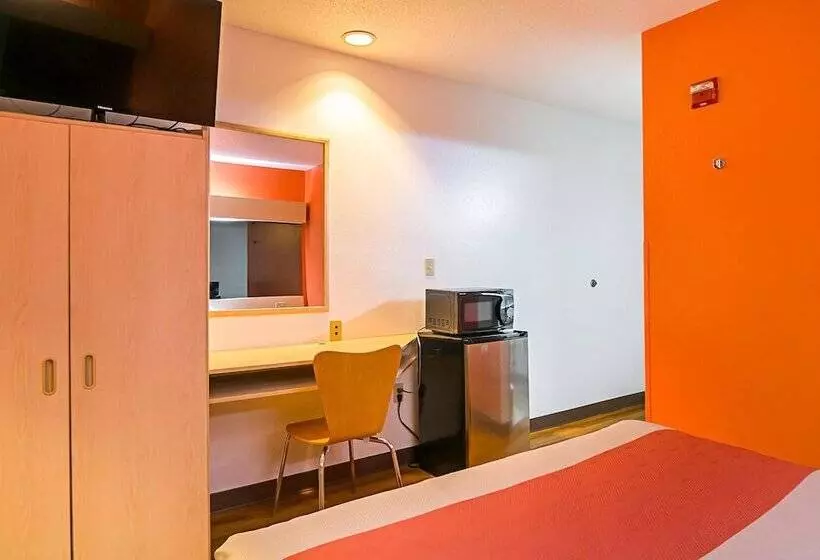 デラックススイート, Motel 6sycamore, Il