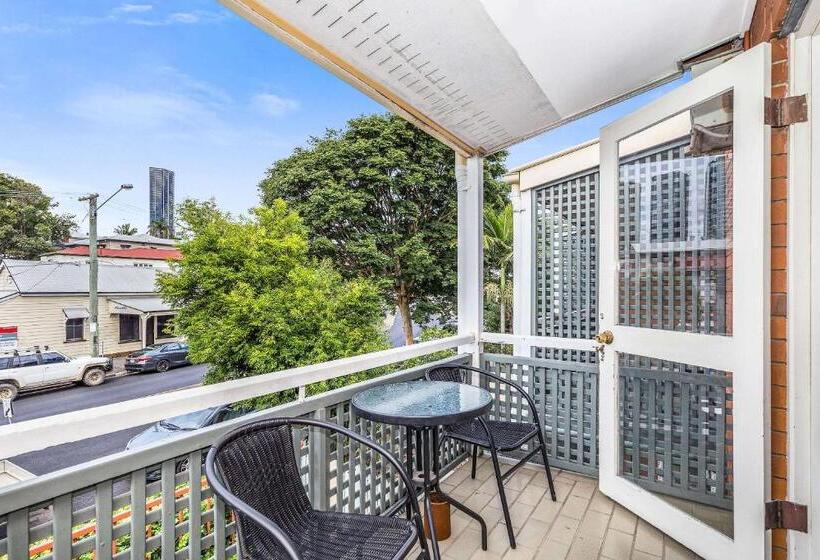 اتاق لوکس, Spring Hill Terraces