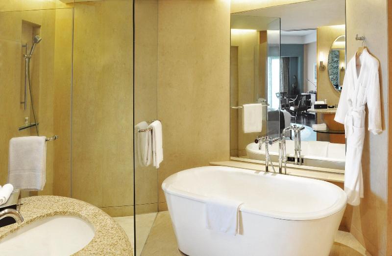 סוויטה נשיאותית, Francis Phillip Motor Inn And The Lodge