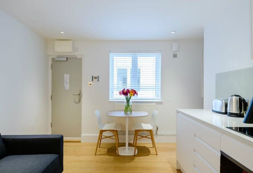 クラシックスタジオ, Native Fulham