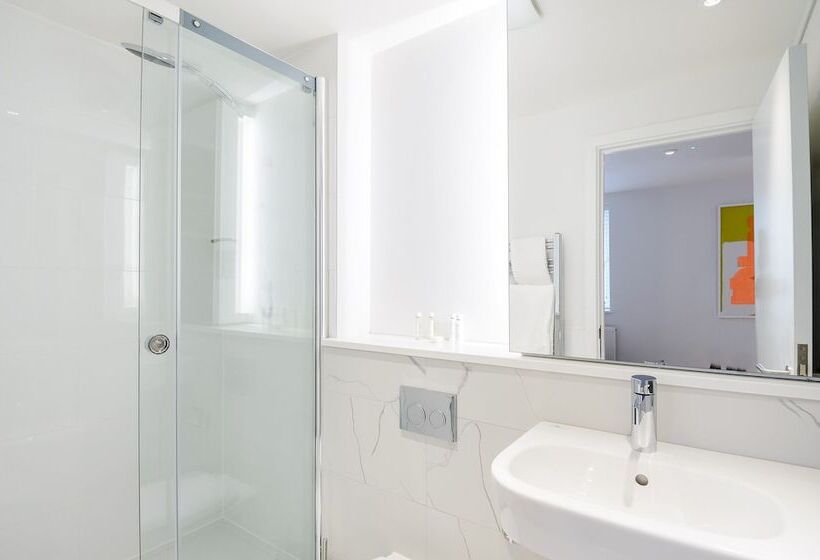 クラシックスタジオ, Native Fulham