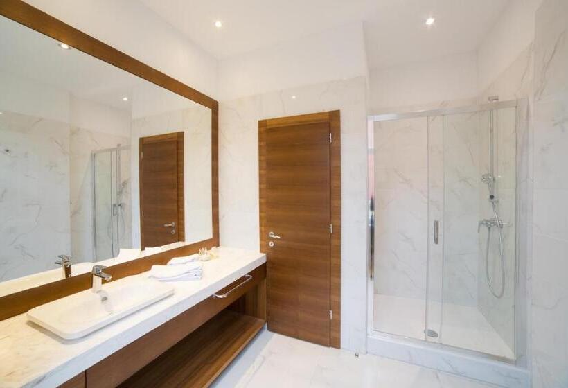 اتاق لوکس با چشم‌انداز دریا, Amadria Park Hotel Royal