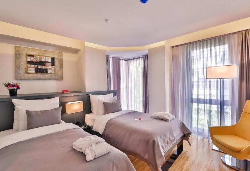 Standard Room, Business Life