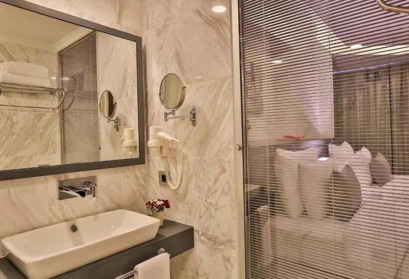 Standard Room, Business Life