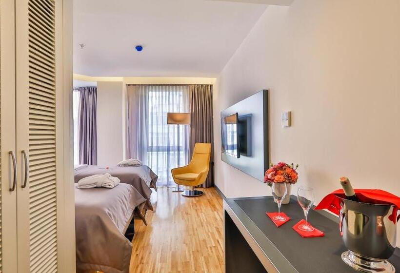 Standard Room, Business Life