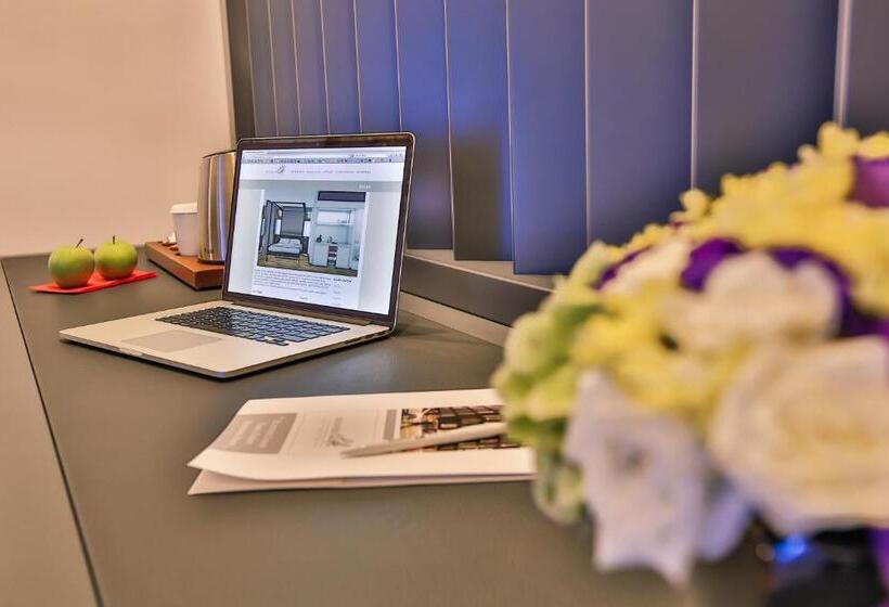 Superior Room, Business Life