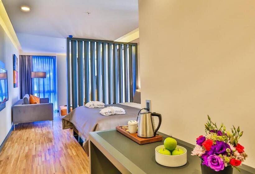 Superior Room, Business Life