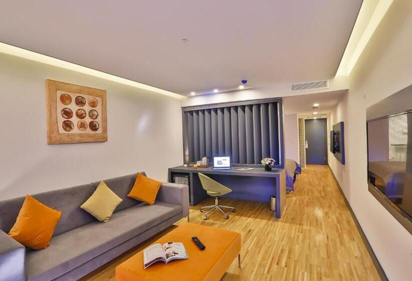 Superior Room, Business Life