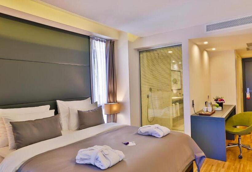 Superior Room, Business Life