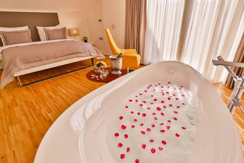 Executive Room, Business Life