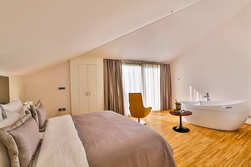 Executive Room, Business Life