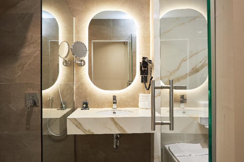 Superior Room, Business Life