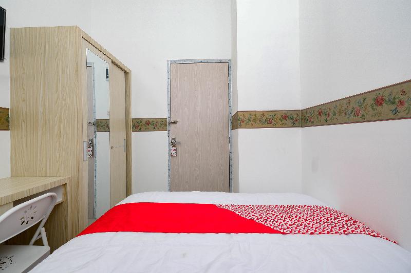 Standard Room, Business Life