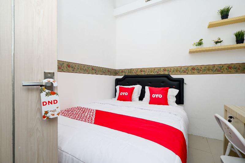 Standard Room, Business Life