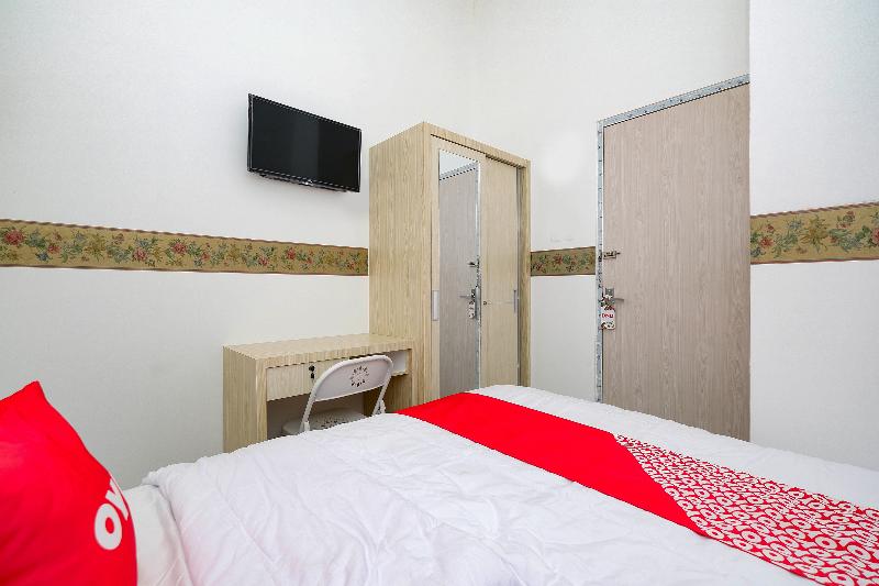 Standard Room, Business Life