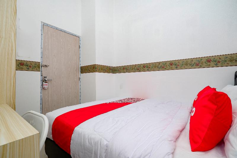 Standard Room, Business Life