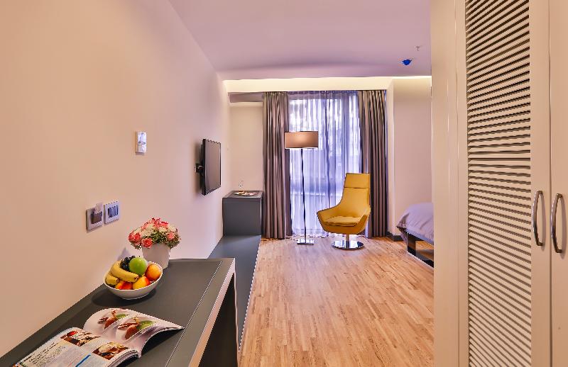 Economy Room, Business Life