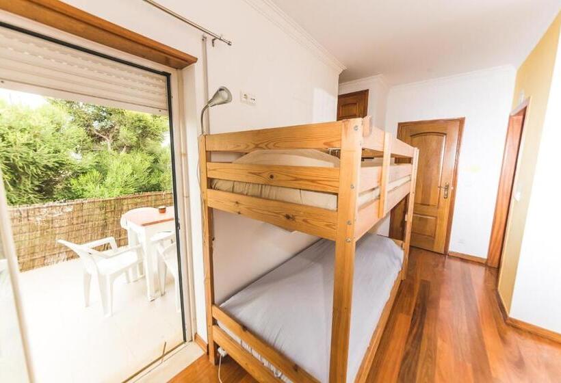 Кровать в Общей Комнате, Ericeira Chill Hill Hostel & Private Rooms