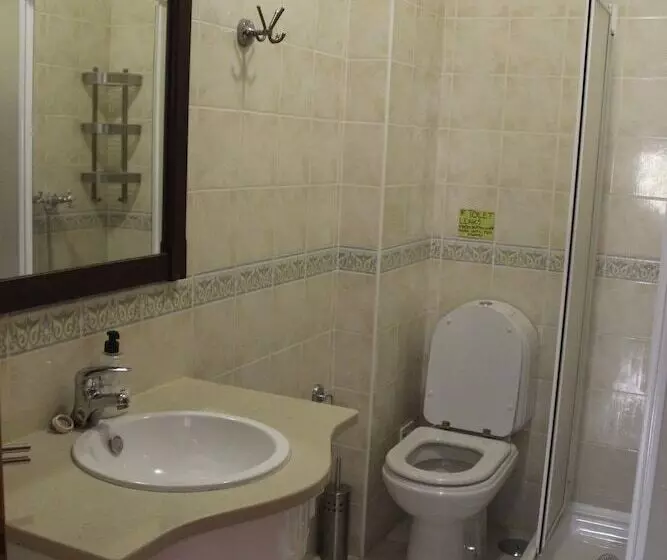 Standard-huone Jaettu Kylpyhuone, Ericeira Chill Hill Hostel & Private Rooms