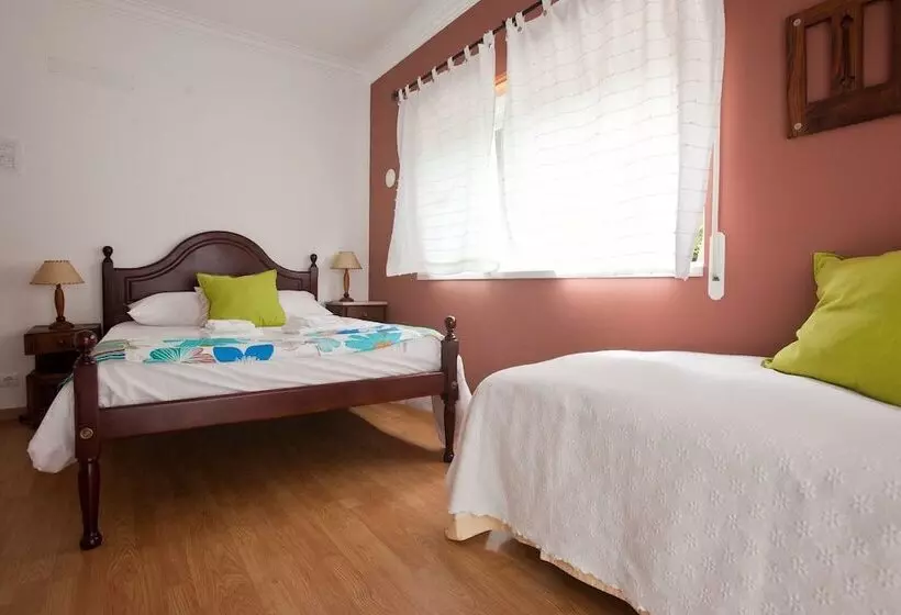 Standard-huone Jaettu Kylpyhuone, Ericeira Chill Hill Hostel & Private Rooms