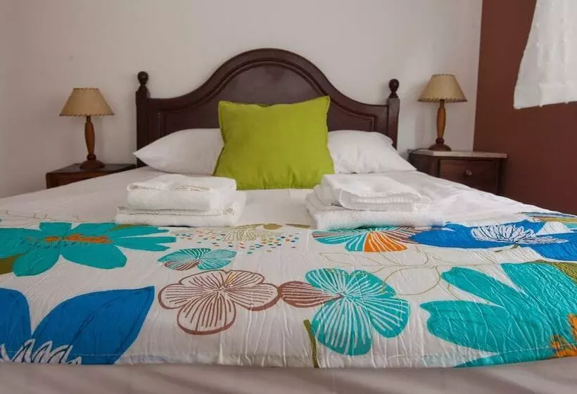 Standard-huone Jaettu Kylpyhuone, Ericeira Chill Hill Hostel & Private Rooms