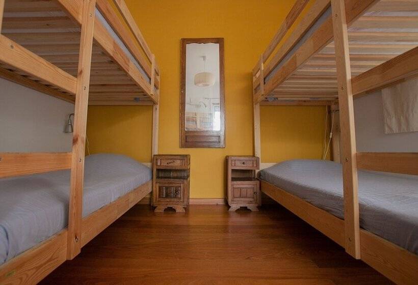 Кровать в Общей Комнате, Ericeira Chill Hill Hostel & Private Rooms