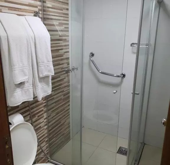 اتاق اجرایی سه نفره, Brasilia Apart Hotéis