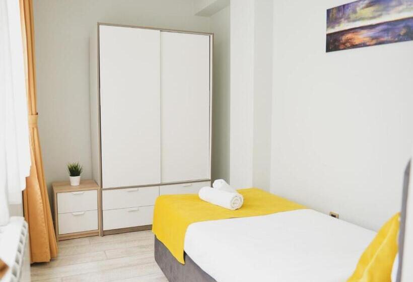 اتاق استاندارد سه نفره, Garni House 46 Plus